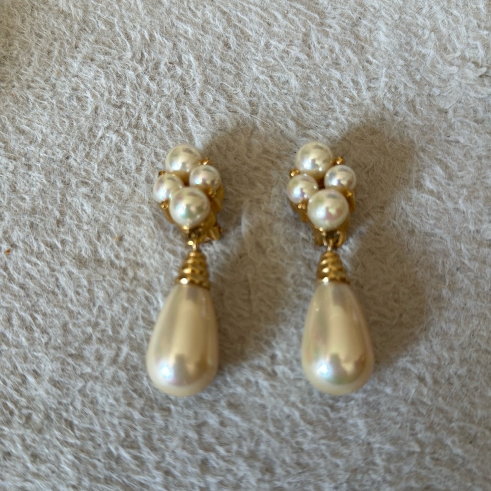 Vintage signed Pearl clip earrings